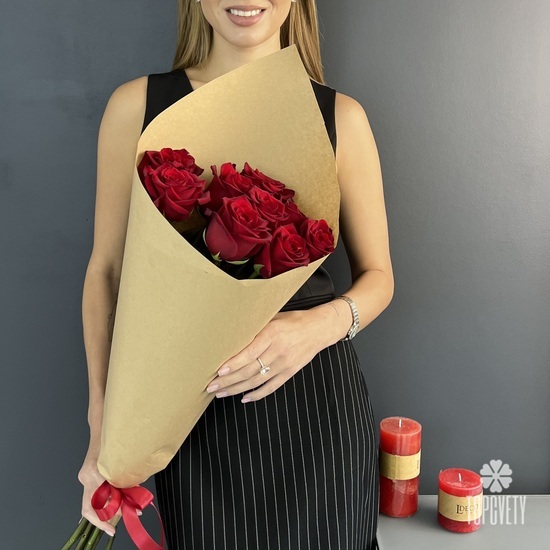 Букет из 9 красных роз Эксплорер 70см