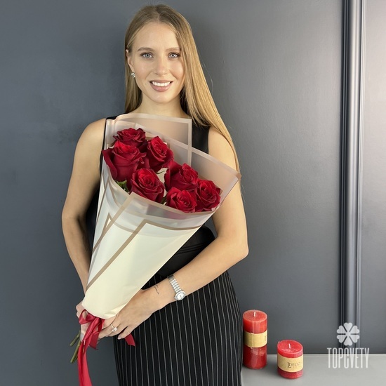 Букет из 7 красных роз Эксплорер в пленке 70см