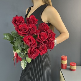 Букет из 11 красных роз Эксплорер 70см