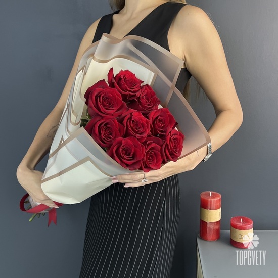 Букет из 11 красных роз в пленке 70см