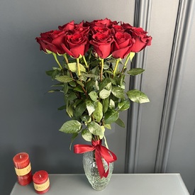 Букет из 15 красных роз Эквадор 70см