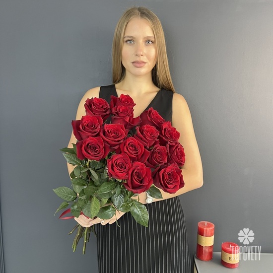 Букет из 15 красных роз Эквадор 70см