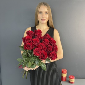 Букет из 15 красных роз Эквадор 70см