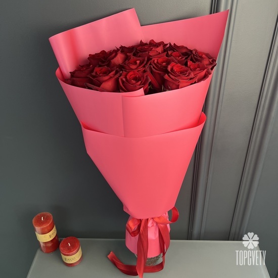 Букет из 15 красных роз Эксплорер 70см