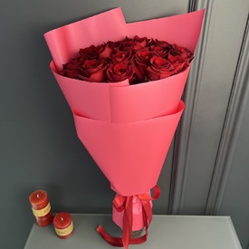 Букет из 15 красных роз Эксплорер 70см