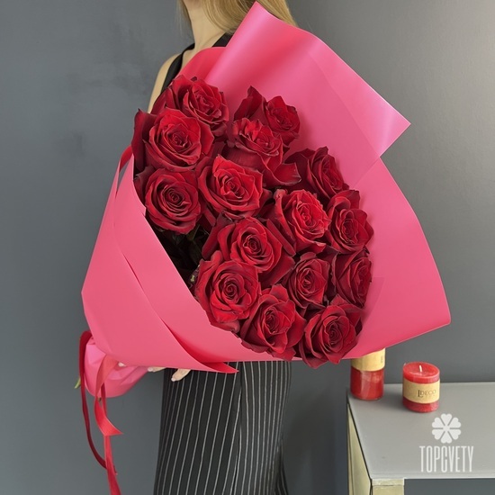 Букет из 15 красных роз Эксплорер 70см