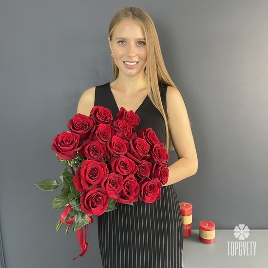 Букет из 19 красных роз Эксплорер 70см