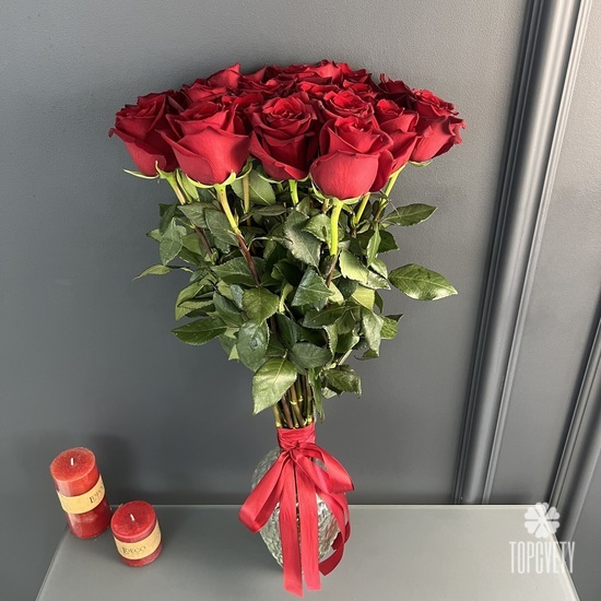 Букет из 19 красных роз Эксплорер 70см