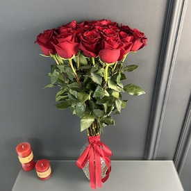 Букет из 19 красных роз Эксплорер 70см