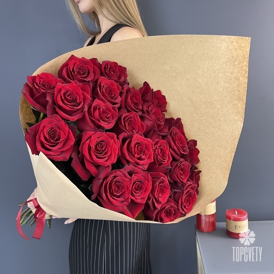 Букет из 25 красных роз Эксплорер 70см