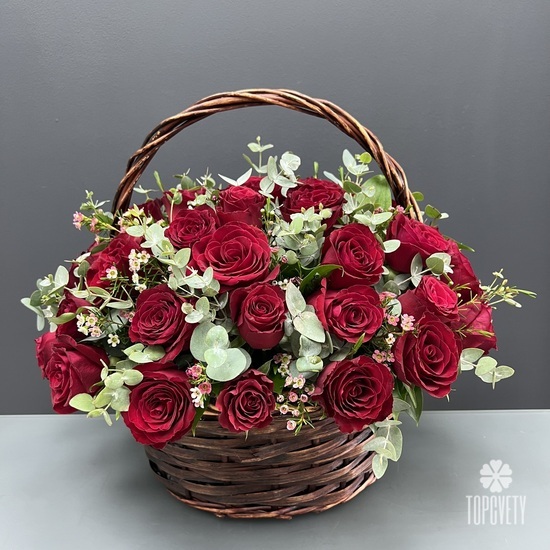 Композиция из 51 красных  роз и эвкалипта в корзине