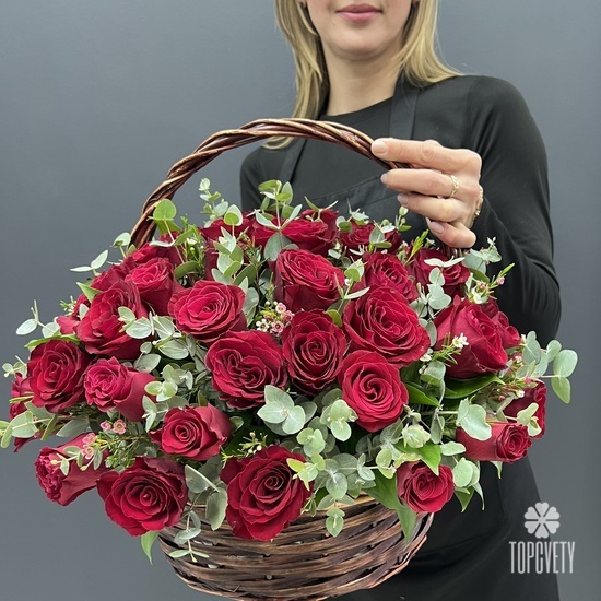 Композиция из 51 красных  роз и эвкалипта в корзине