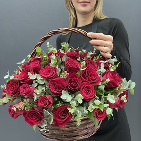 Композиция из 51 красных  роз и эвкалипта в корзине