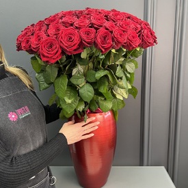 Букет из  51 красной розы Ред Наоми 70см