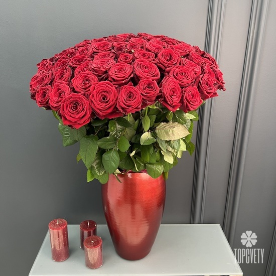Букет из  51 красной розы Ред Наоми 70см
