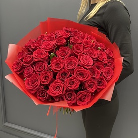 Букет из 51 красной розы Ред Наоми 50см 