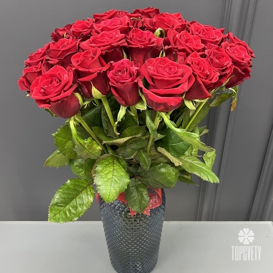 Букет из 25 красных роз Ред Наоми 60см
