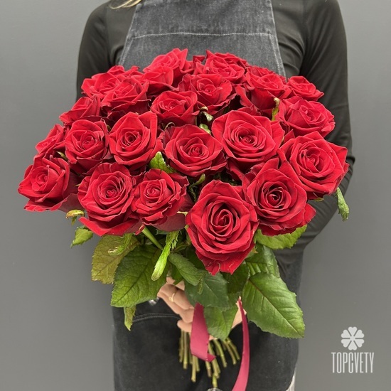 Букет из 25 красных роз Ред Наоми 60см