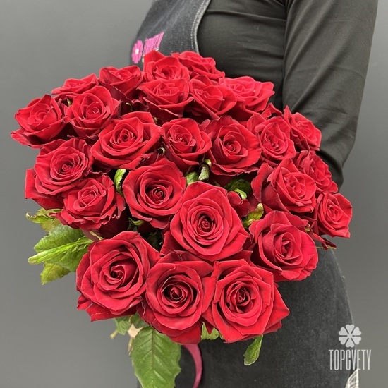 Букет из 25 красных роз Ред Наоми 60см
