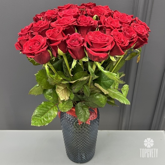 Букет из 25 красных роз Ред Наоми 60см