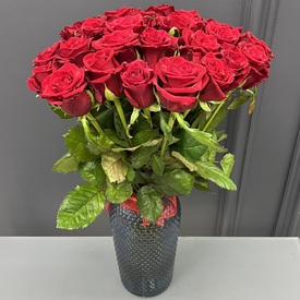 Букет из 25 красных роз Ред Наоми 60см