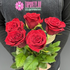 Букет из 5 красных роз Ред Наоми 60см