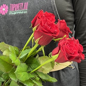 Букет из 5 красных роз Ред Наоми 60см