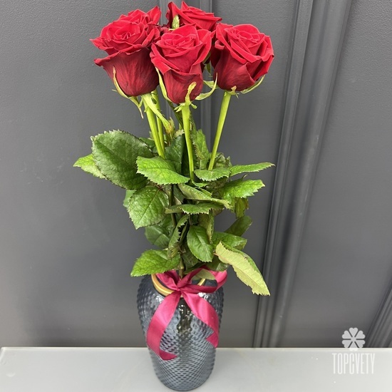 Букет из 5 красных роз Ред Наоми 60см