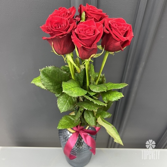 Букет из 5 красных роз Ред Наоми 60см