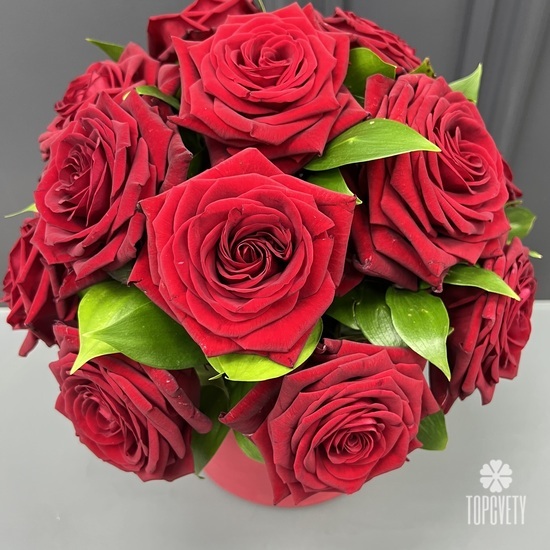 Букет из 11 красных роз  в коробке