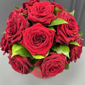 Букет из 11 красных роз  в коробке