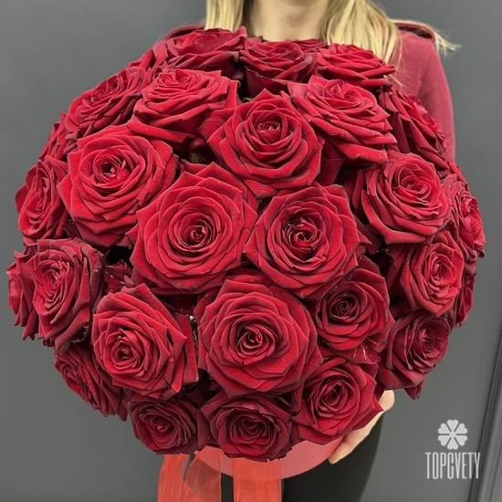 51 красная роза в коробке