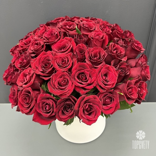 Композиция из 51 красная роза в коробке 50см
