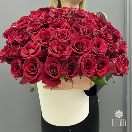 Композиция из 51 красная роза в коробке 50см