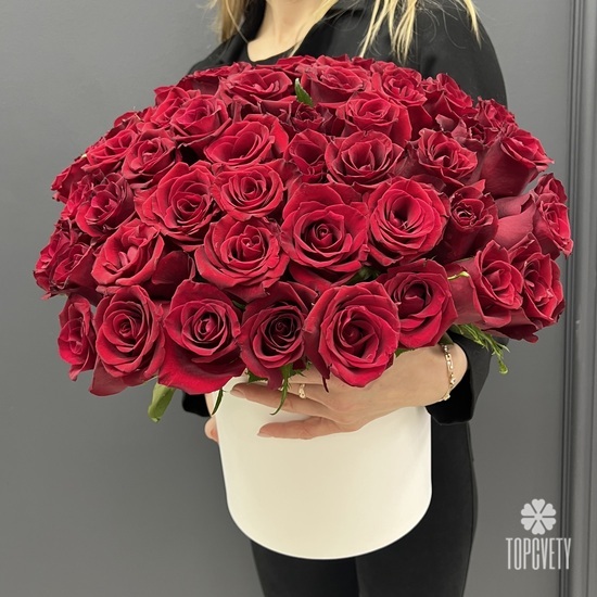 Композиция из 51 красная роза в коробке 50см