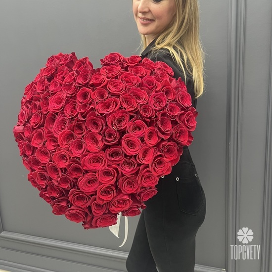 Букет из 101 красной розы в виде сердца 70см