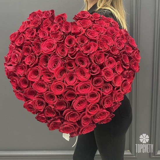 Букет из 101 красной розы в виде сердца 70см