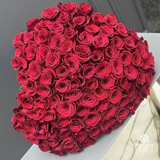 Букет из 101 красной розы в виде сердца 70см