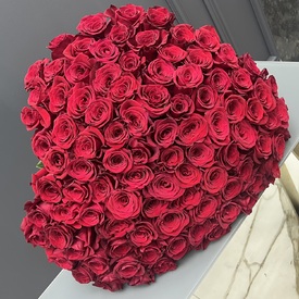 Букет из 101 красной розы в виде сердца 70см