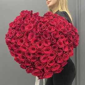 Букет из 101 красной розы в виде сердца 70см
