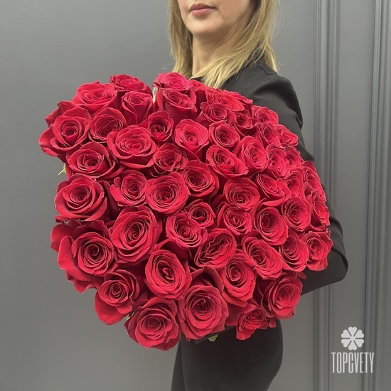 Букет из 51 красной розы Фридом 70см