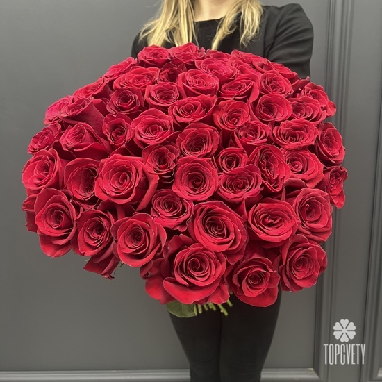 Букет из 51 красной розы Фридом 70см