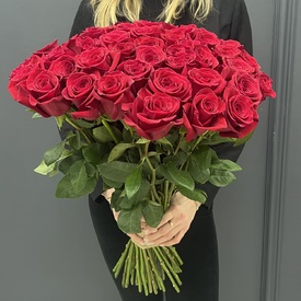 Букет из 51 красной розы Фридом 70см