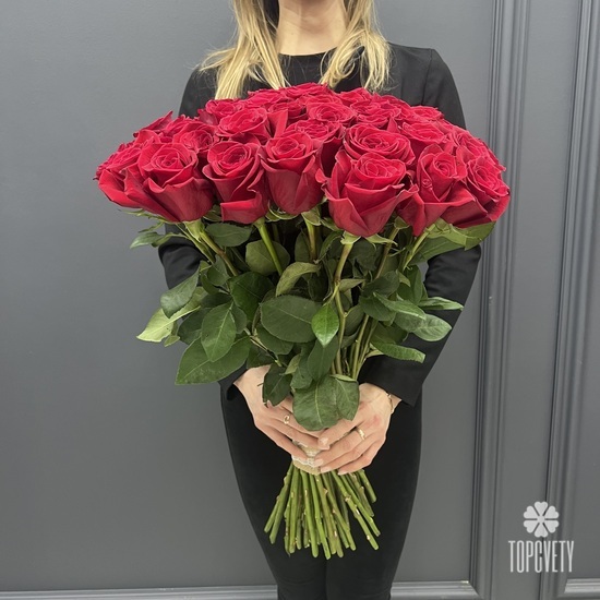 Букет из 51 красной розы Фридом 70см