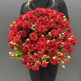 Букет из 51 красной розы кустовой 