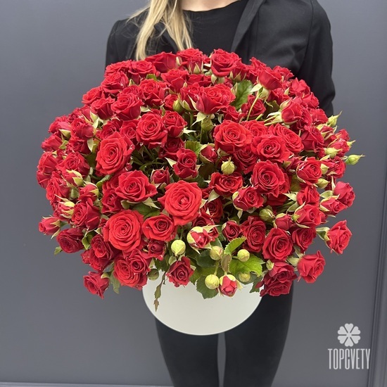 Букет из 51 кустовой розы в коробке