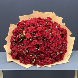 Букет из 101 красной кустовой розы  40см