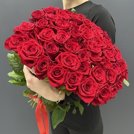 Букет из 51 красной розы 60см 