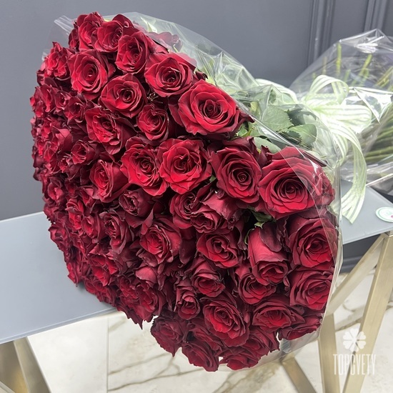 Букет из 101 красной розы Эксплорер 70см