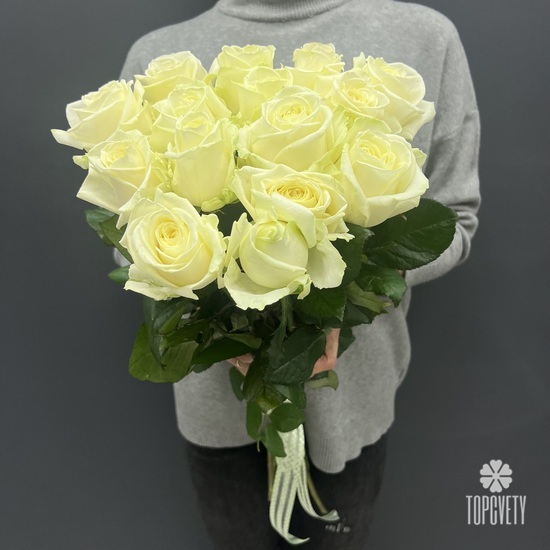 Букет из 15 белых роз  Аваланж 60 см 
